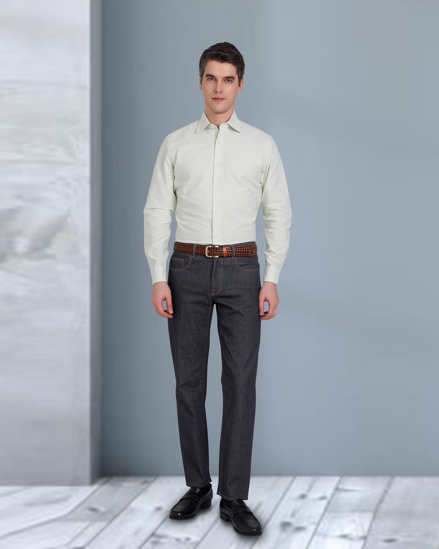 Dunkelgraue, dehnbare Jeans
