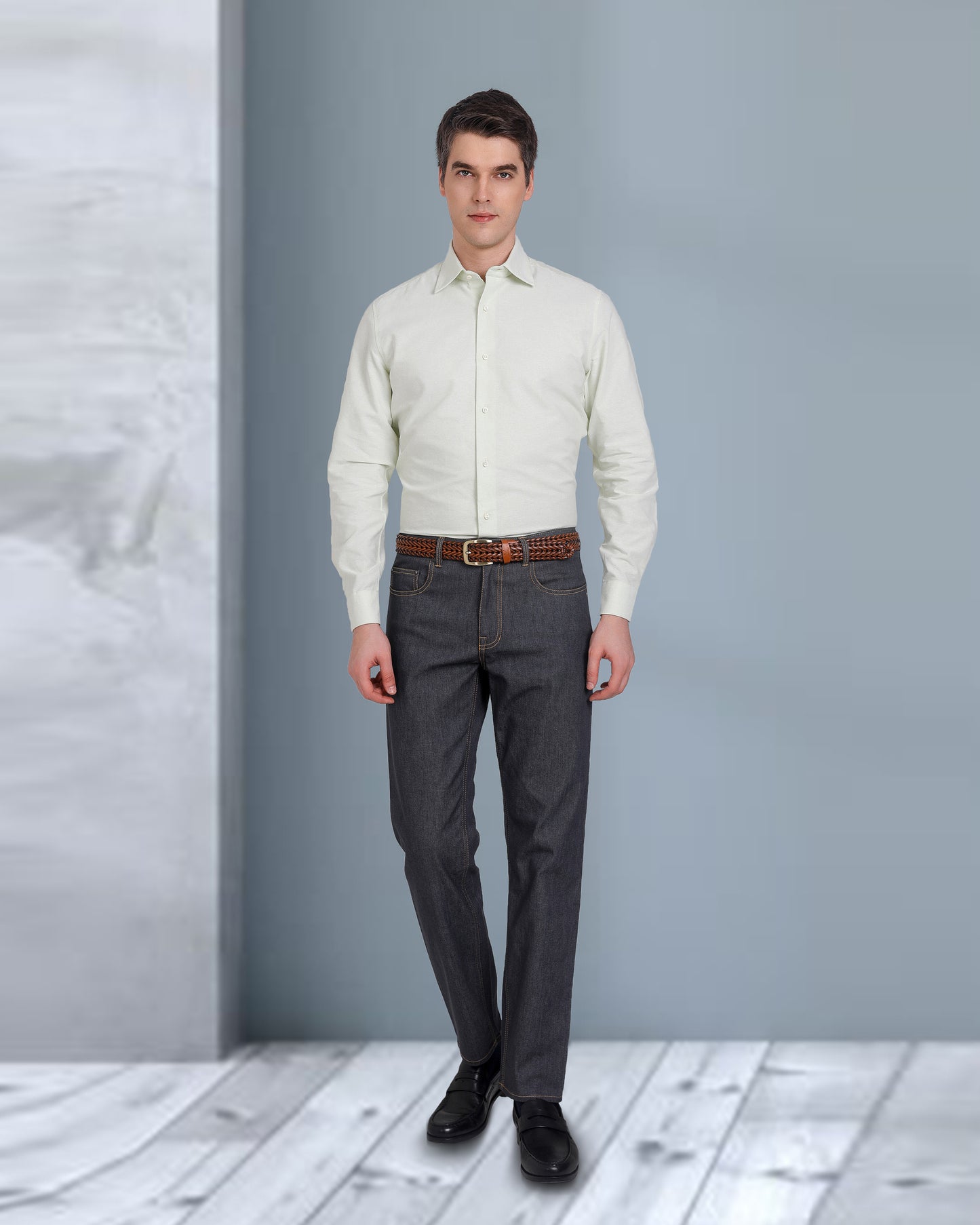 Dunkelgraue, dehnbare Jeans