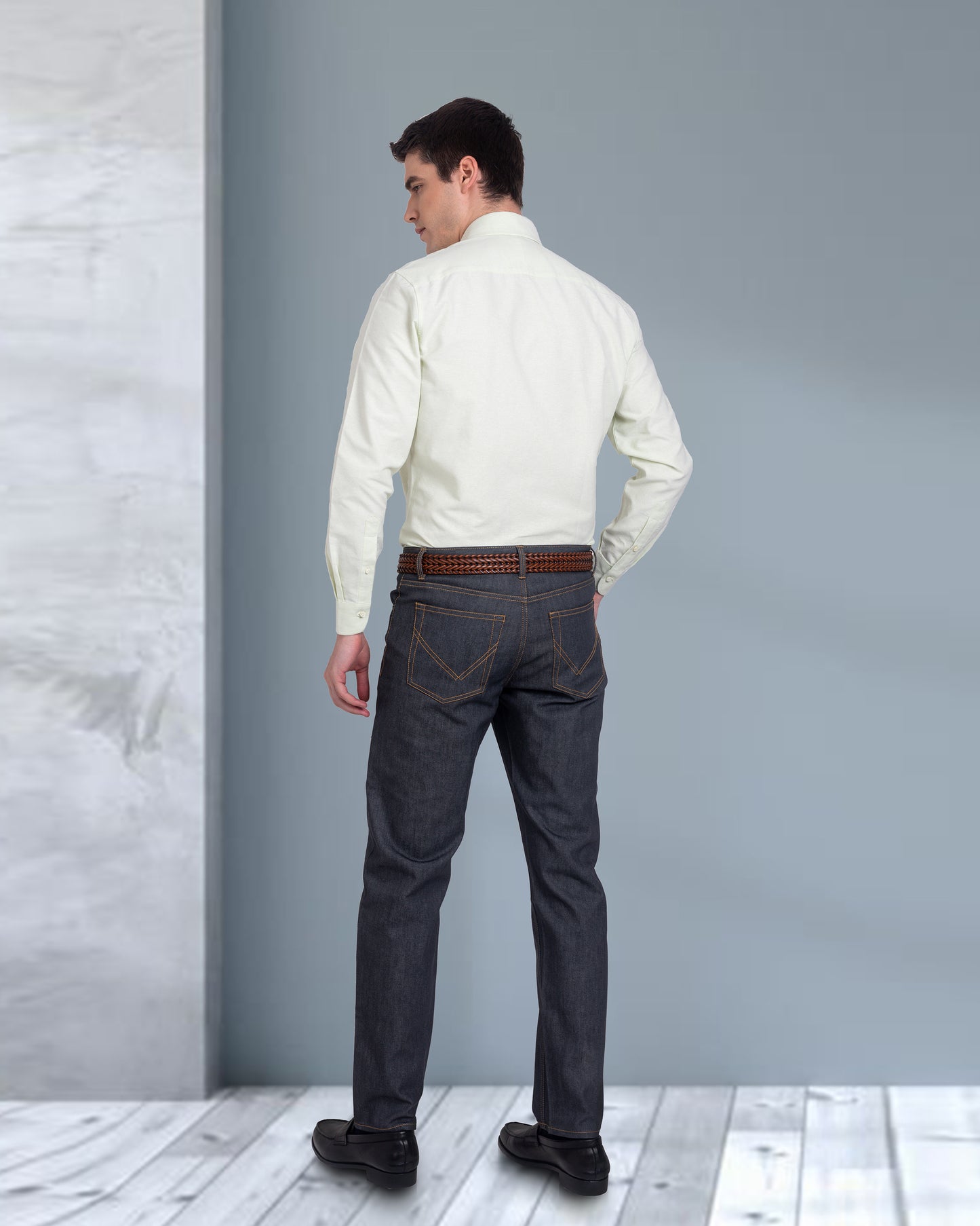 Dunkelgraue, dehnbare Jeans