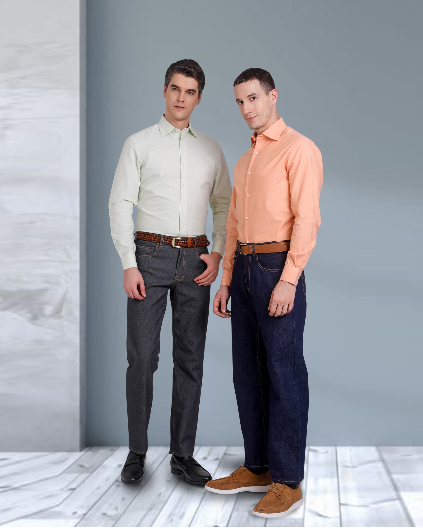 Dunkelgraue, dehnbare Jeans