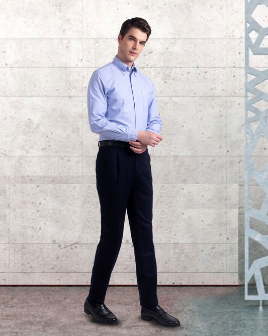 Klassisches blaues Oxford-Hemd