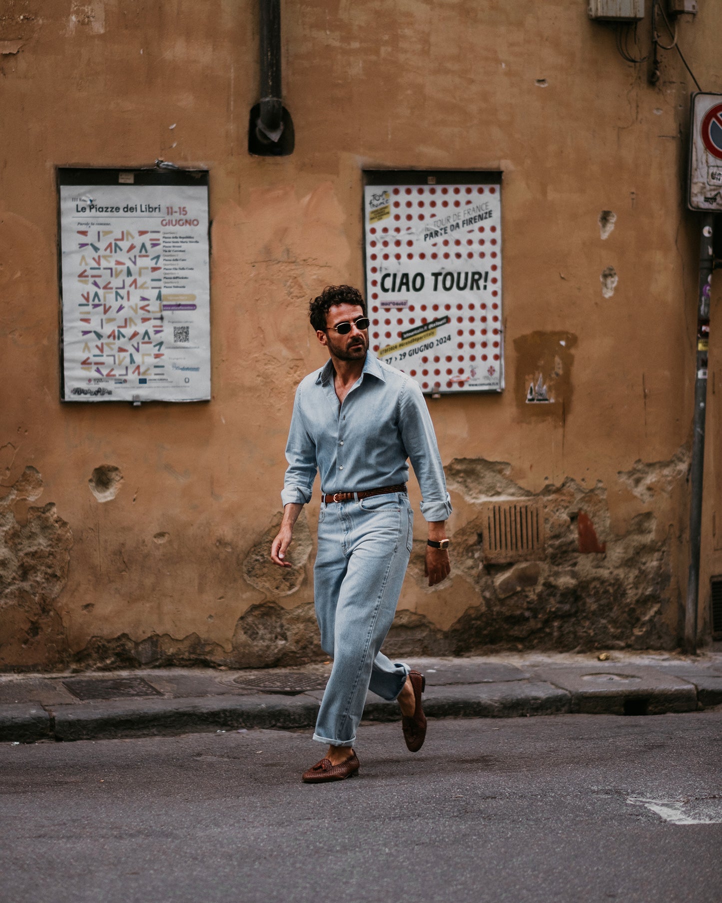 Hellblaues Chambray-Hemd aus Denim mit verwaschenem Muster