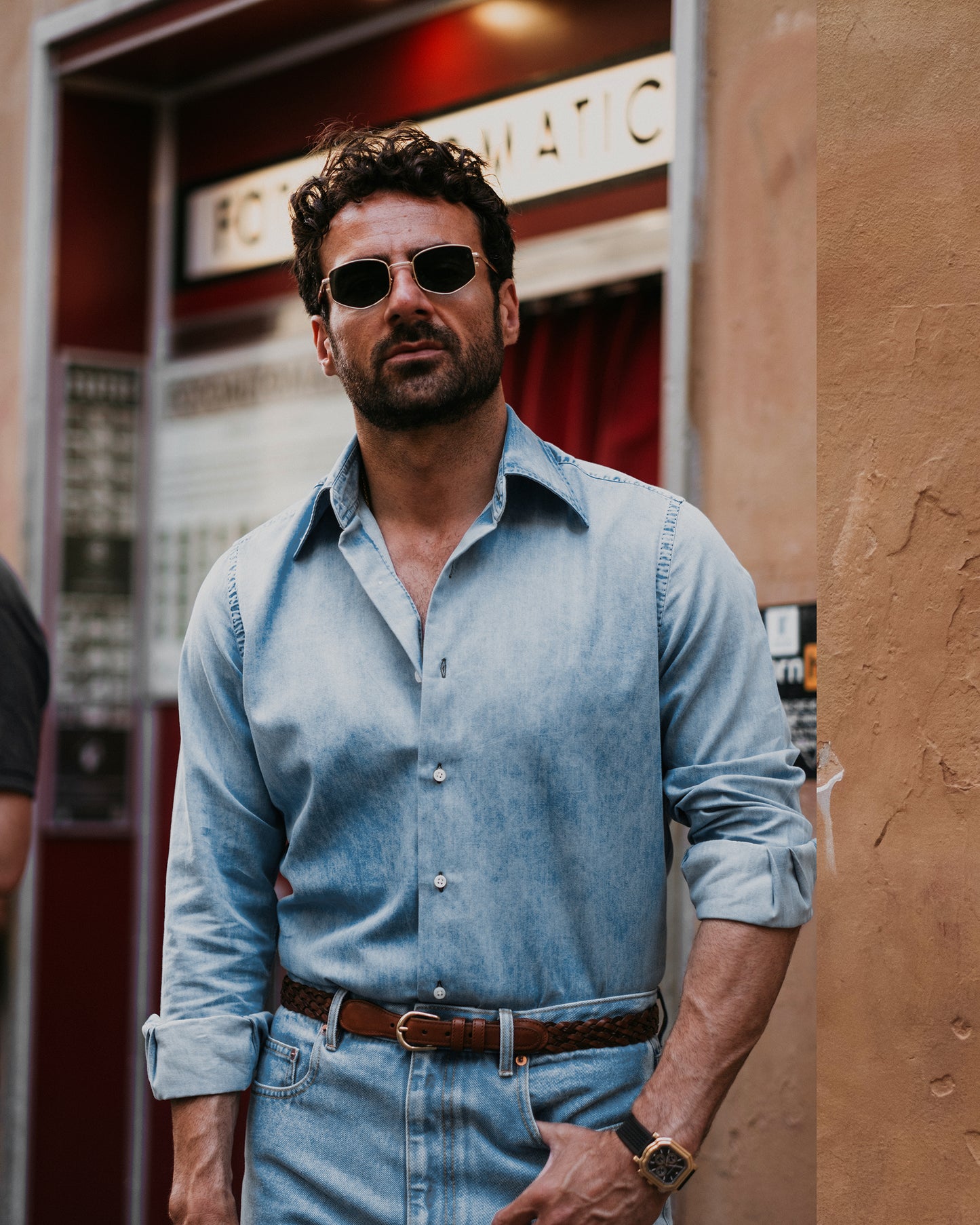 Hellblaues Chambray-Hemd aus Denim mit verwaschenem Muster