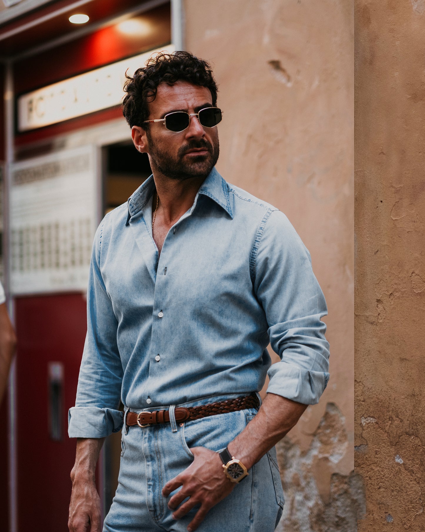 Hellblaues Chambray-Hemd aus Denim mit verwaschenem Muster