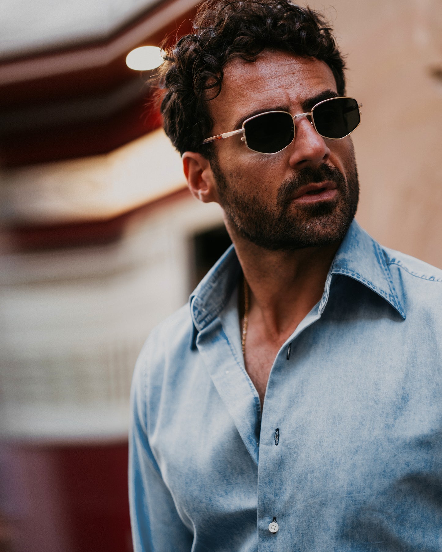 Hellblaues Chambray-Hemd aus Denim mit verwaschenem Muster