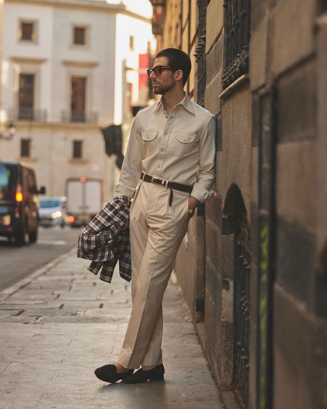 Hose aus Khaki-Twill mit Falten