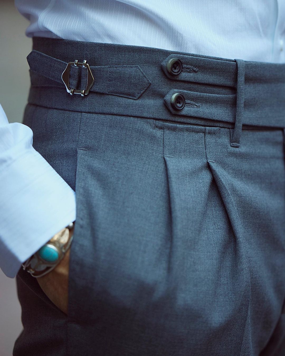 Dugdale New Fine Worsted – Graue High Rise-Hose mit Doppellasche