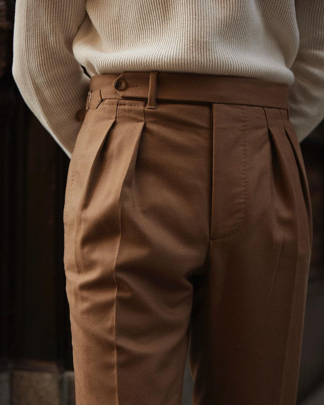 VBC: Sandfarbene Hose aus Wollflanell mit hoher Taille