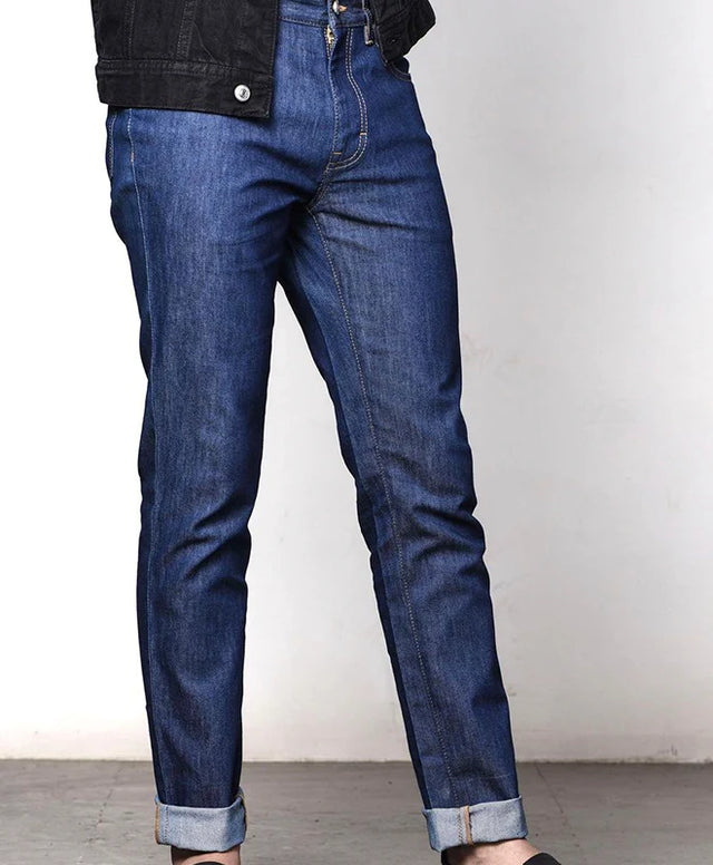Maßgeschneiderte Jeans aus Denim und Wolle