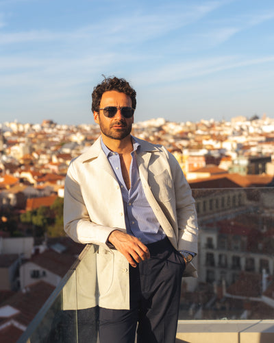 Chemise blanche à rayures bleues comme un crayon