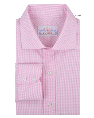 Robe rose pâle à carreaux