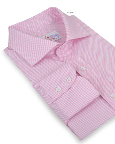 Robe rose pâle à carreaux
