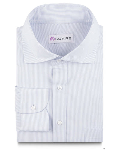 Luftige blaue Kleiderstreifen