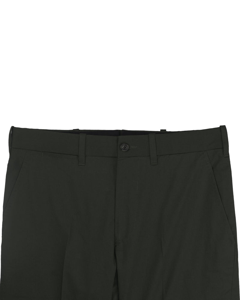 Olivgrüne Sommer-Chino aus feinem Twill