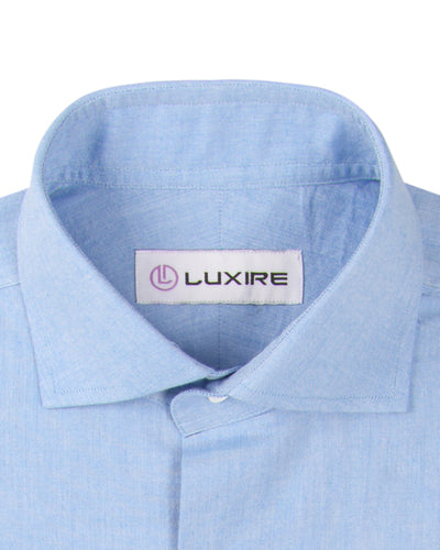 Chemise en chambray bleue semi-décontractée