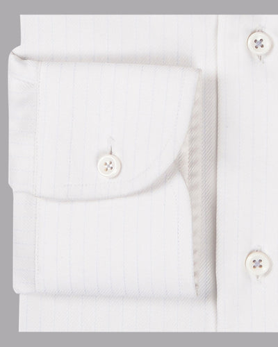 Zegna weißer Twill mit hellblauen Haarstreifen