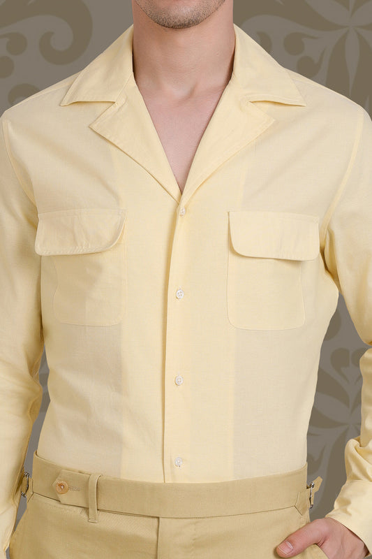 Hemd mit Camp-Kragen aus hellgelbem Fresco-Chambray