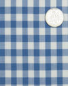 Ultramarinblaue Karos auf Weiß