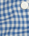 Ultramarinblaue Karos auf Weiß