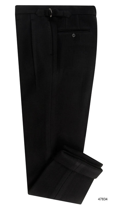 Schwarze, hochgeschnittene Hose aus schwerem Wollflanell