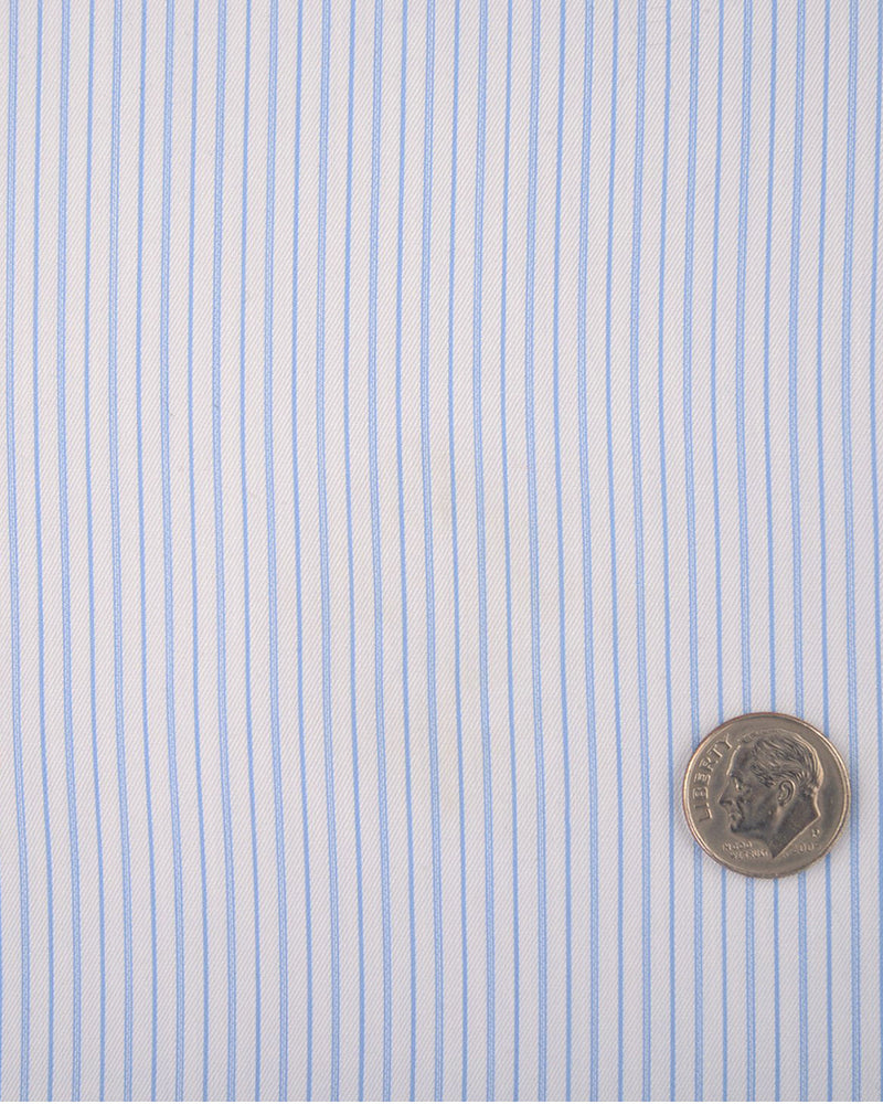 Weißes Bleistift-Streifen-Shirt in Baby-Blau