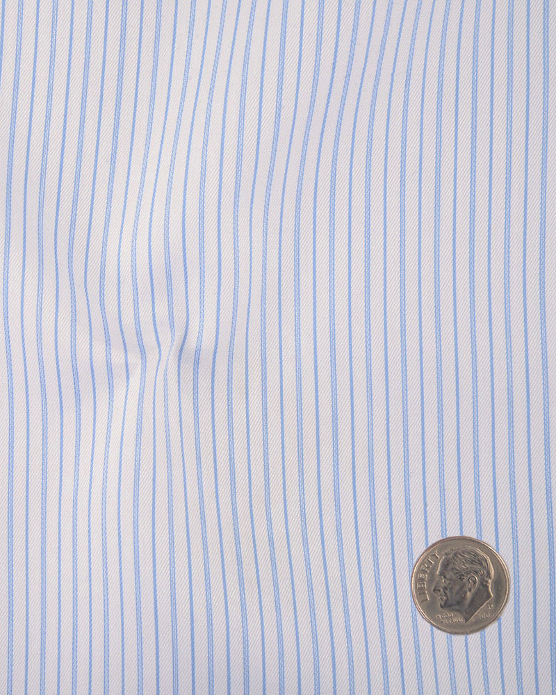 Weißes Bleistift-Streifen-Shirt in Baby-Blau