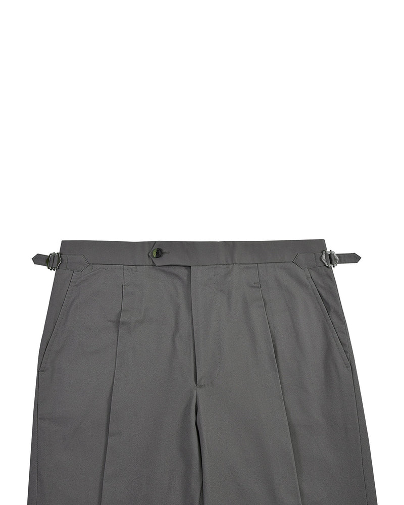 Pantalon habillé en sergé de coton gris cendré