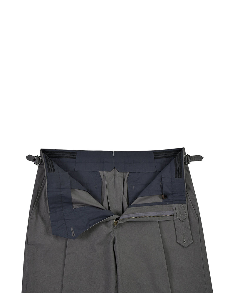 Pantalon habillé en sergé de coton gris cendré