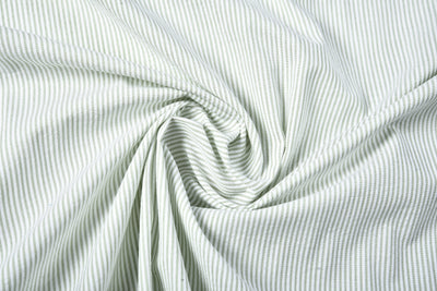 Robe à rayures vert clair en seersucker