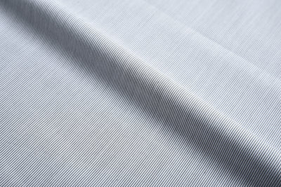 Chemise habillée grise à fines rayures