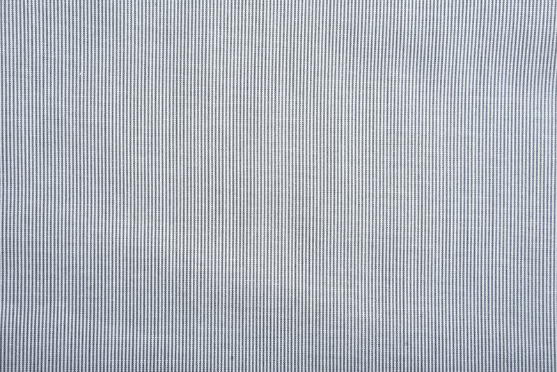 Graues Nadelstreifen-Hemd