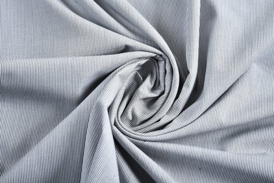 Chemise habillée grise à fines rayures