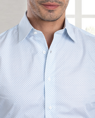 Imprimé classique bleu fleuri sur fond blanc