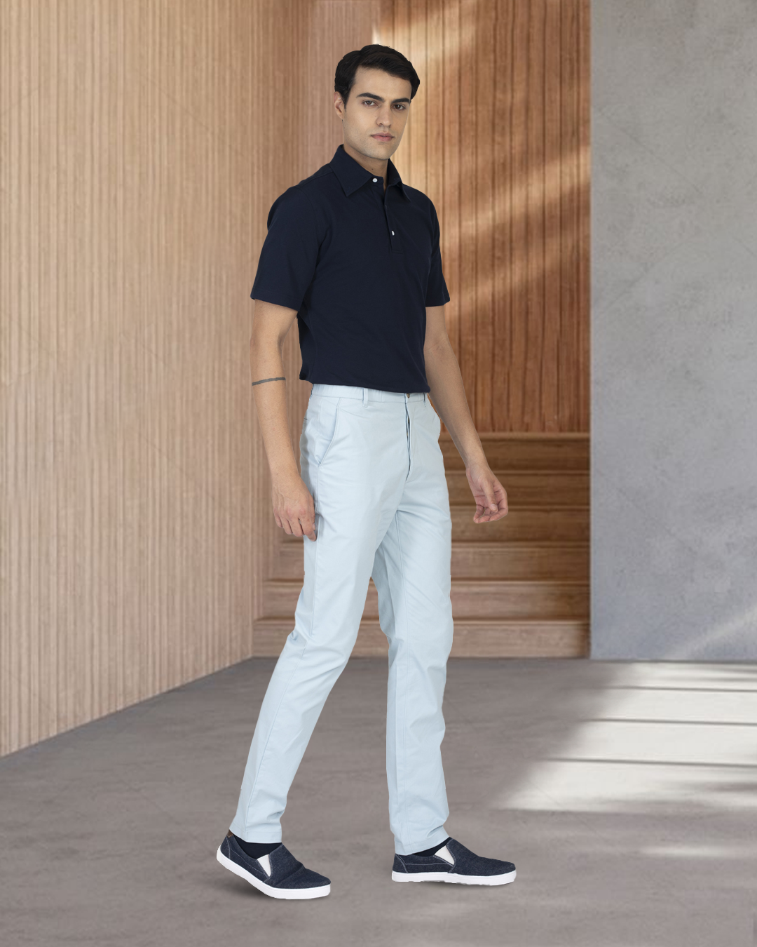 Genua Puderblaue Chino