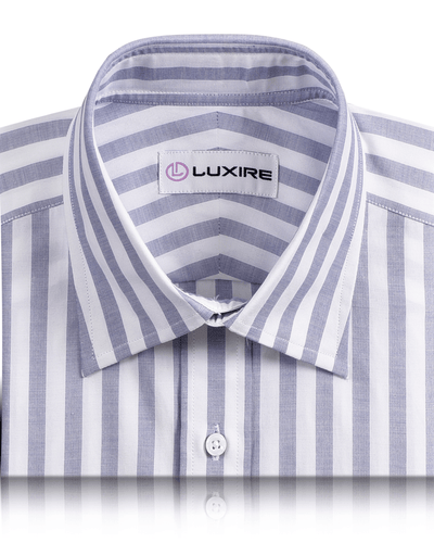 Blaues End-on-End-Hemd mit breiten Streifen