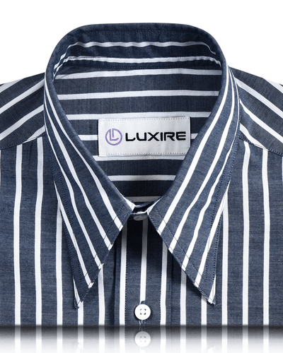 Marineblaues Hemd mit Markisenstreifen