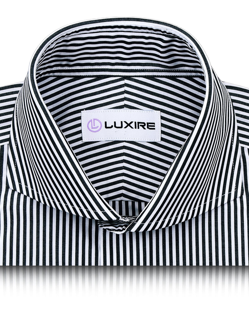 Rayures noires au crayon sur fond blanc