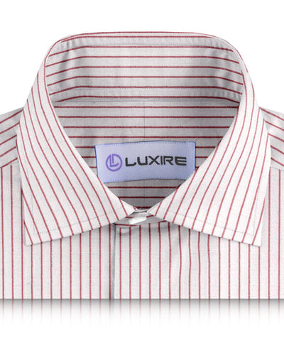 Pull en lin blanc à fines rayures rouges