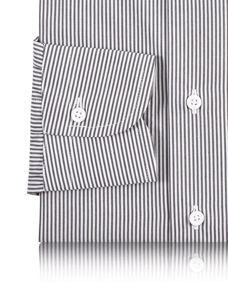 Robe grise à rayures