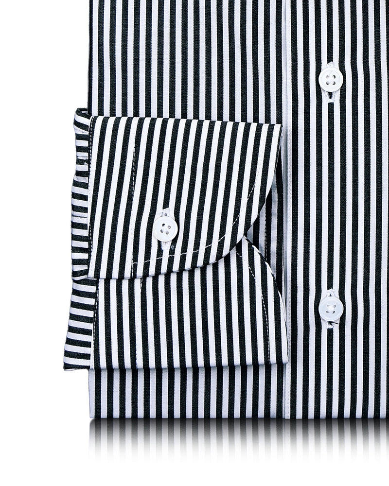 Rayures noires au crayon sur fond blanc