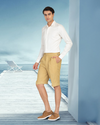 Short en lin jaune doré