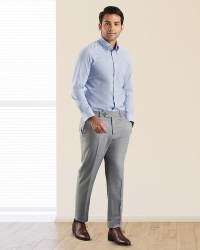 Hellblaues Streifenhemd