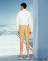 Short en lin jaune doré