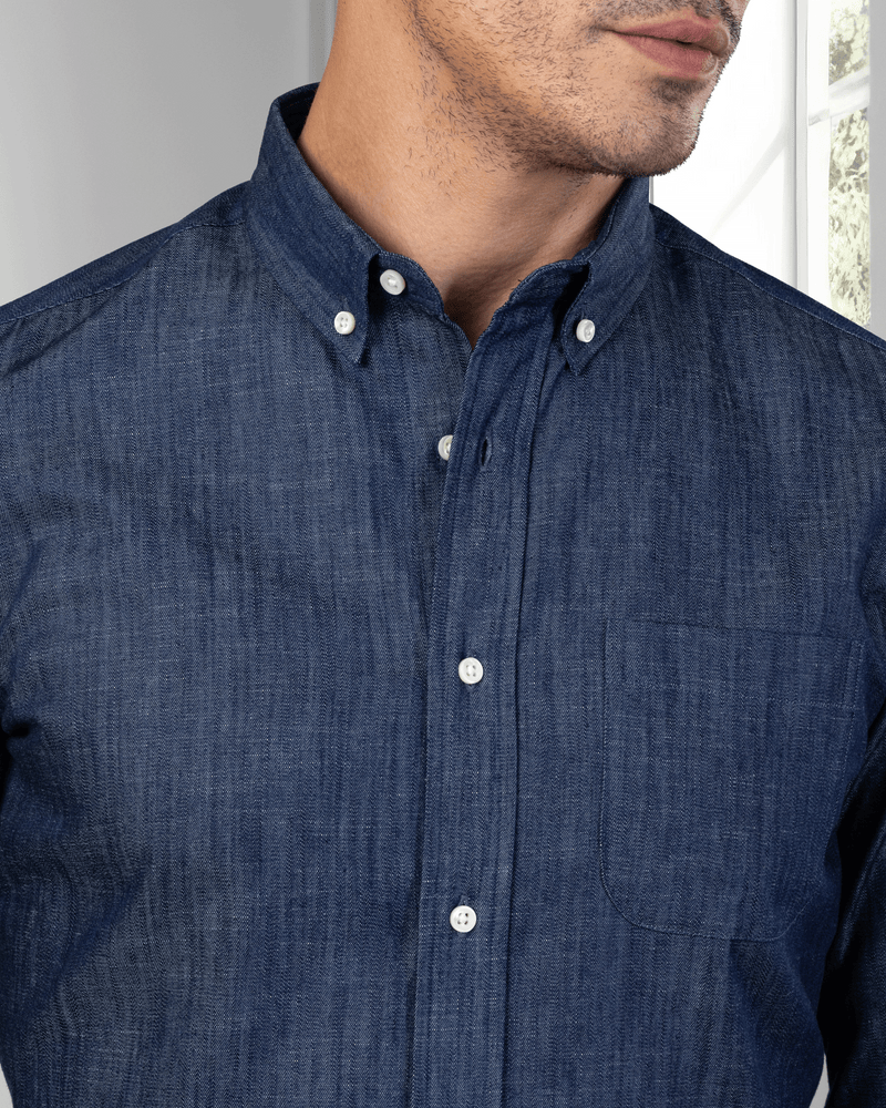 Dunkelblaues Jeanshemd