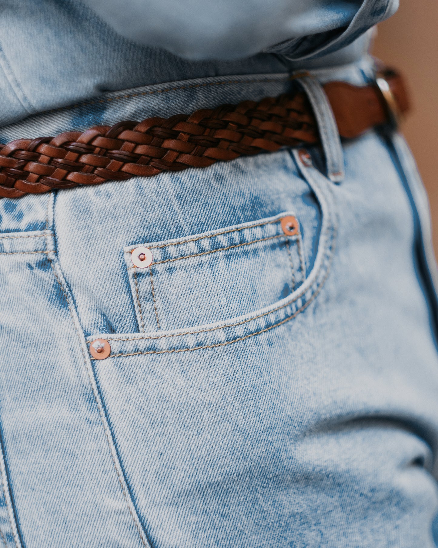 Hellblaue Jeans mit verblasster Waschung