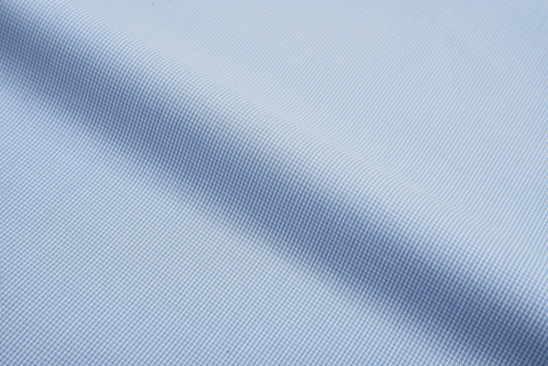 Hellblaues Hahnentritthemd