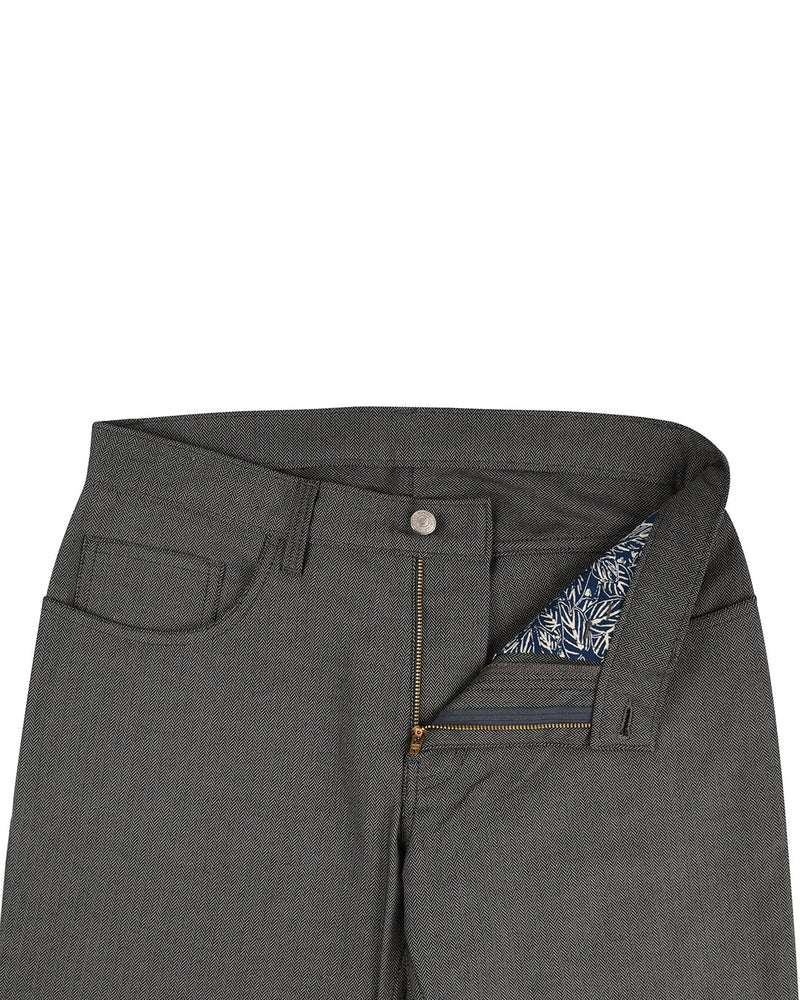 Pantalon gris et noir à chevrons