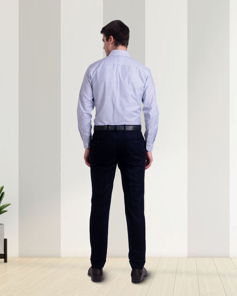 Marineblaues Hemd mit bengalischen Streifen