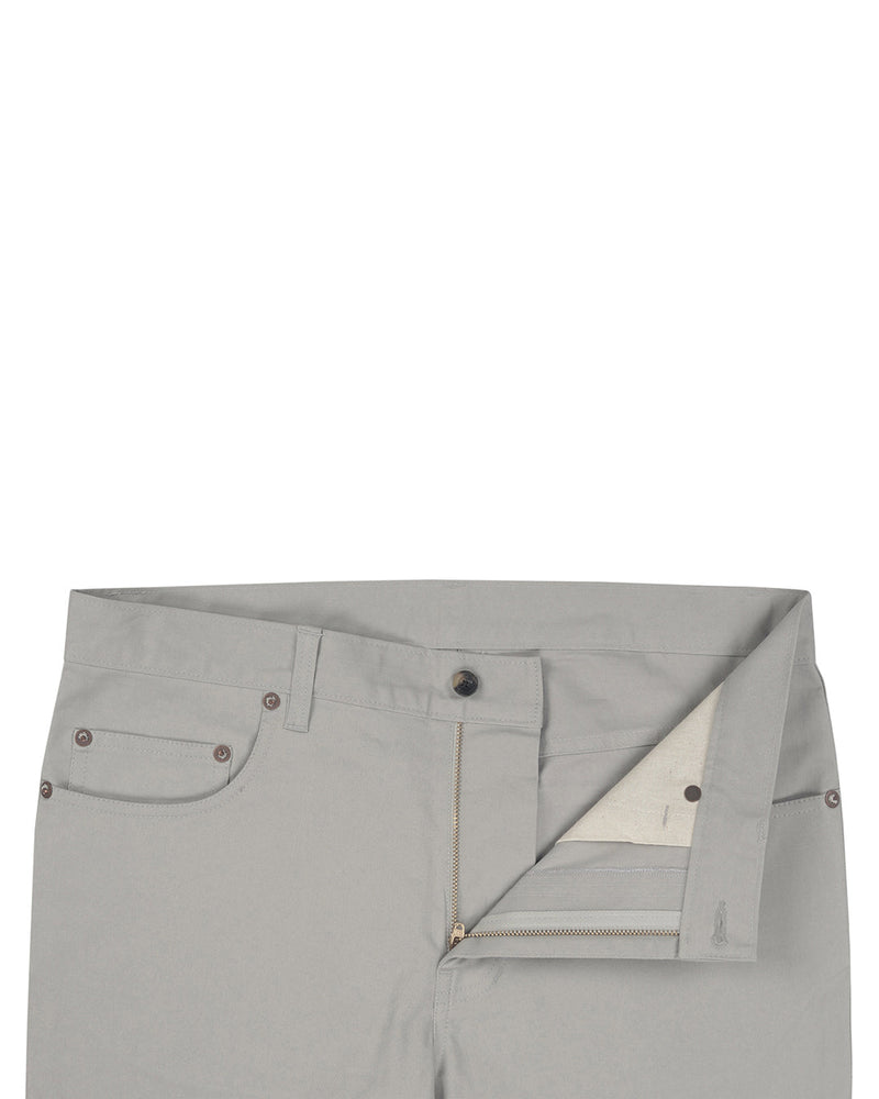 Chino en sergé gris pastel