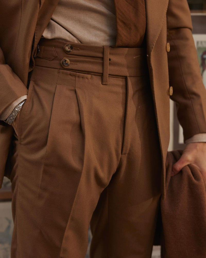 Pantalon Vitale Barberis Canonico - en flanelle de laine sable, taille haute, à double patte de serrage.